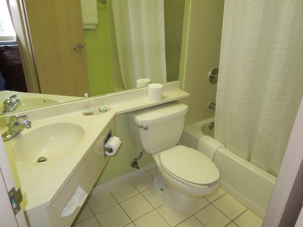 Travelodge - Cincinnati Sharonville Habitación foto