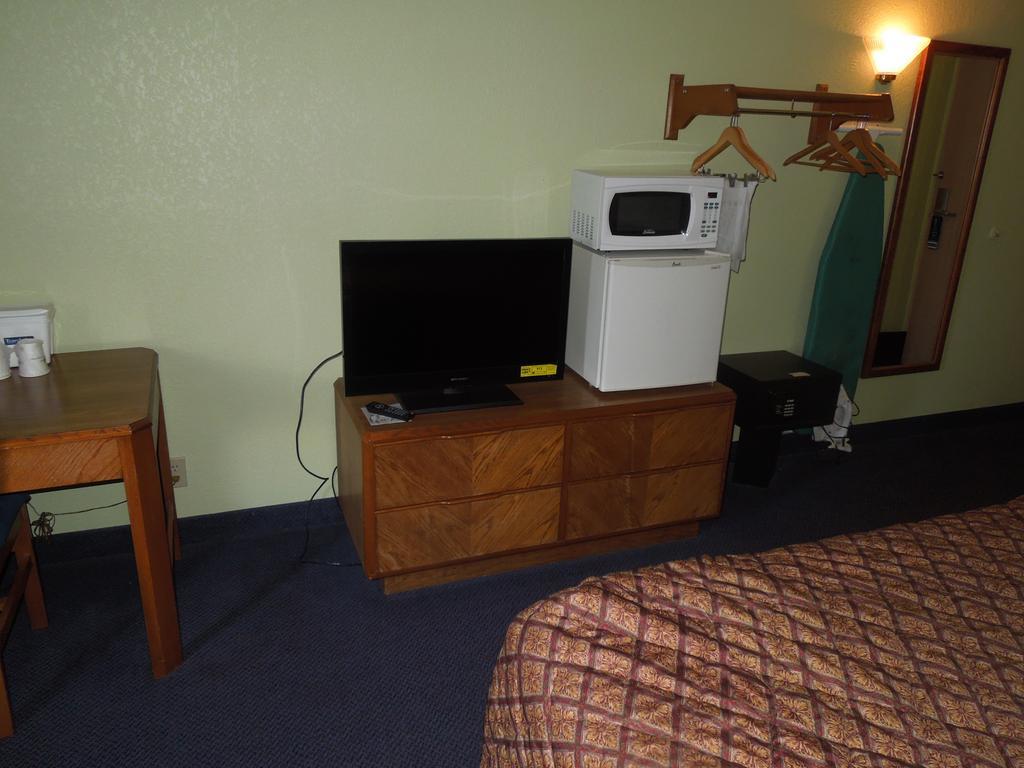 Travelodge - Cincinnati Sharonville Habitación foto