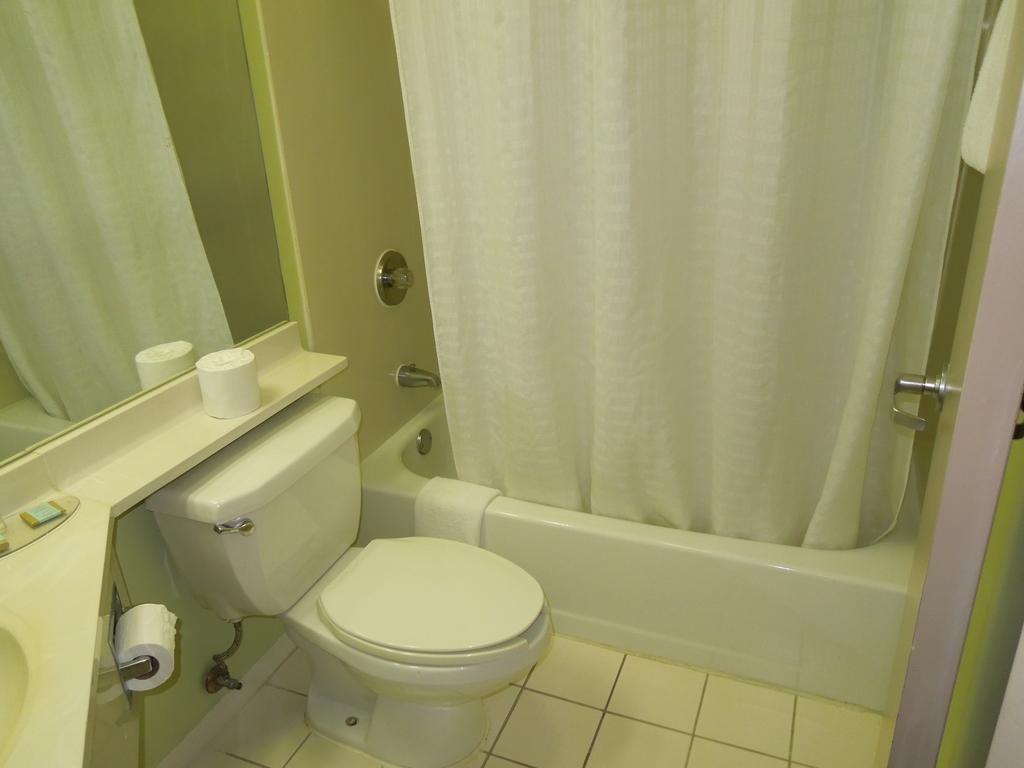 Travelodge - Cincinnati Sharonville Habitación foto