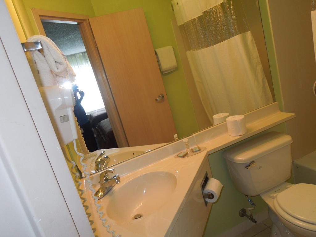 Travelodge - Cincinnati Sharonville Habitación foto